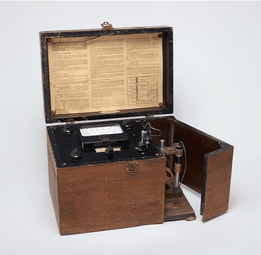 The first electrical pH meter.